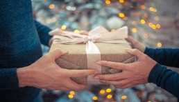 美国假日礼物人均支出将超1800美元，电子产品礼物盛行！
