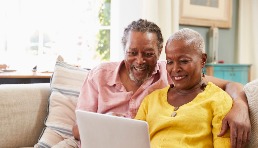 老年人也爱网购！美国老年群体的月平均在线支出增长了60%