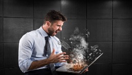 亚马逊3C卖家成被执行人！大批员工聚集CEO微博在线讨薪